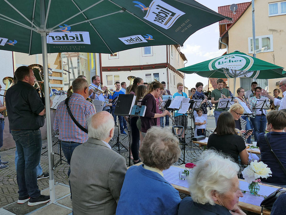 Sommerserenade vor dem "Chorfürst" (Foto: Karl-Franz Thiede)